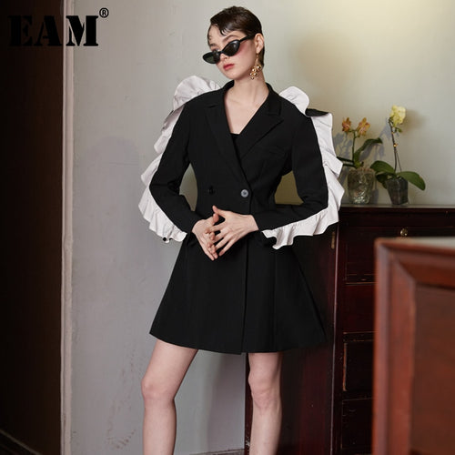 [EAM] 2020 Spring New Fashion Black Solid Button Pockets Ruffles Long Sleeve Casual Turn-down Collar Women Coats RA150 - ngoclht15